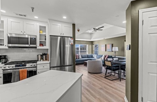 Newtown Apartamento | Spacious | Balcony | Central | Hosted By StayRafa