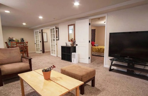 Baker Apartamento | Spacious Basement Apartment in Historical Baker