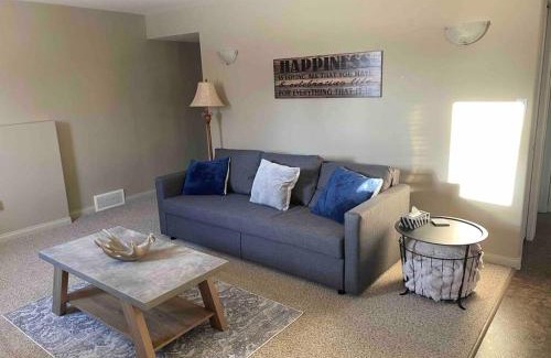 Camrose Apartamento | Spacious Basement suite
