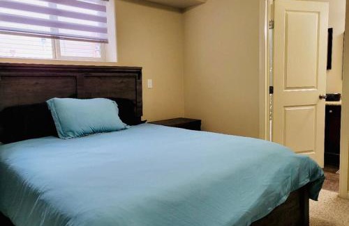 Camrose Apartamento | Spacious Basement suite