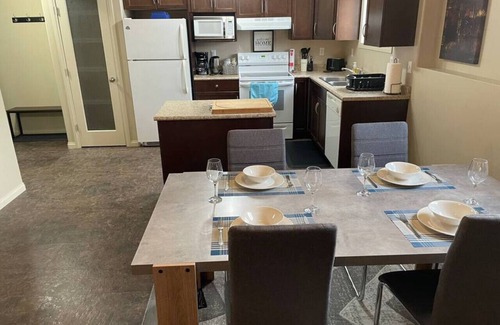 Camrose Apartamento | Spacious Basement suite