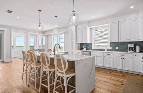 Beach Haven Casa | Spacious Bayfront Home with Pool