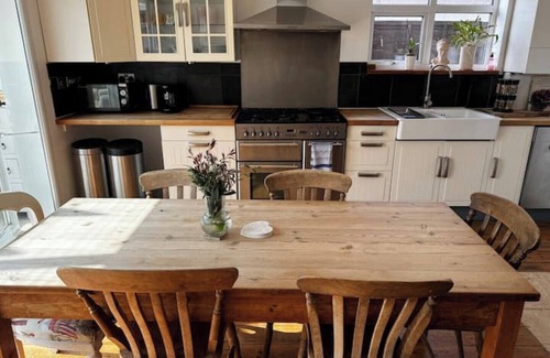 Bognor Regis Casa | Spacious beach bungalow, less than 5 minutes walk to the beach