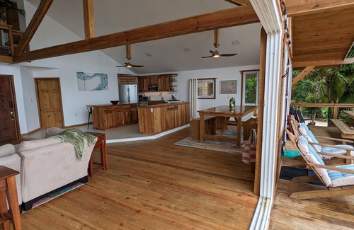 Roatan Casa | Spacious Beach Front Home - Swim, Snorkel, Dive, Paddle, at your doorstep!