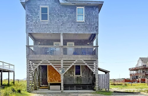 Rodanthe Casa | Spacious Beach Home w/ Pool, Hot Tub, Game Room & Ocean Views