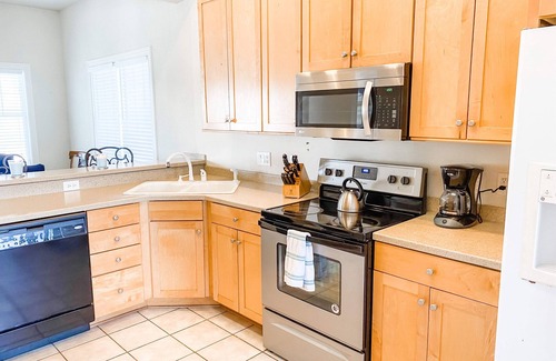 Cape Charles Casa | Spacious Beach House: Oystermen's Pearl: Golf Cart Included
