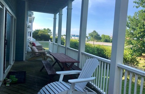 Cape Charles Casa | Spacious Beach House: Oystermen's Pearl: Golf Cart Included