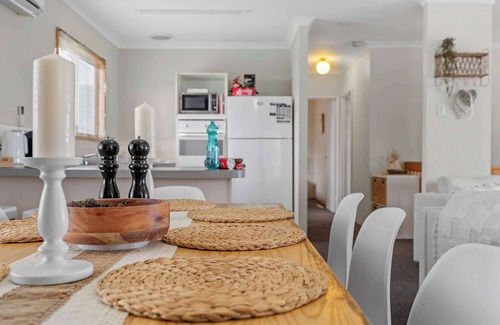 Binningup Casa | Spacious Beach Retreat 4BR, 2BA Coastal Escape in Binningup