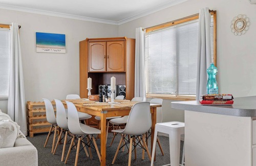 Binningup Casa | Spacious Beach Retreat 4BR, 2BA Coastal Escape in Binningup