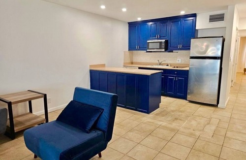 Red Hook Condominio | Spacious-Beachfront Condo with WiFi, Pool, Tennis, AC