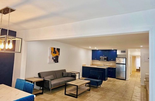 Red Hook Condominio | Spacious-Beachfront Condo with WiFi, Pool, Tennis, AC