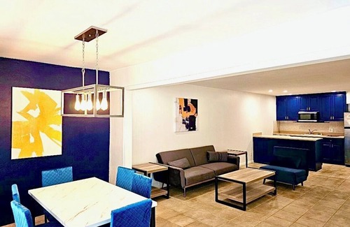 Red Hook Condominio | Spacious-Beachfront Condo with WiFi, Pool, Tennis, AC