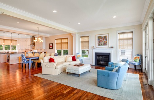 Annapolis Casa | Spacious beachfront home with decks, gas grill, wet bar, gas fireplace, and W/D
