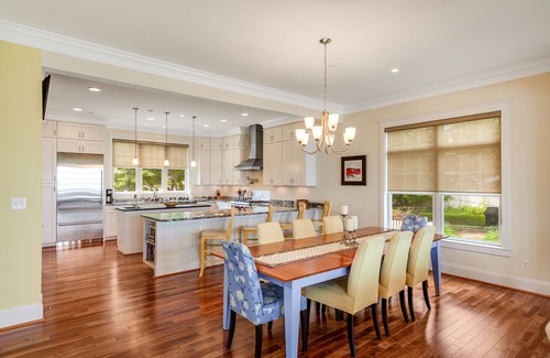 Annapolis Casa | Spacious beachfront home with decks, gas grill, wet bar, gas fireplace, and W/D