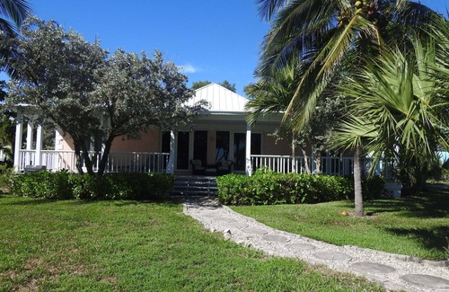 Freeport Casa | Spacious beachfront house, short drive to dining and shopping.