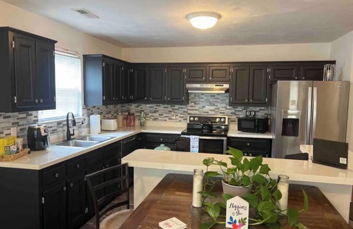 Bayview Casa | Spacious Beachfront Home- Promo Deal on longer stays!