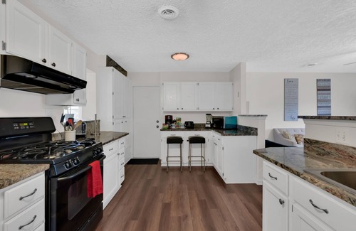 Sterling Casa | Spacious & beautiful Home Near Herndon/IAD Airport/Ashburn