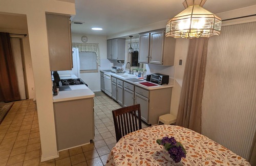 Novi Casa | Spacious Beautiful home in Novi