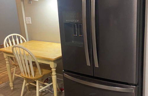 South Central Omaha Apartamento | Spacious Beautiful Omaha Retreat - 2BR/1BA Apartment with All-Inclusive