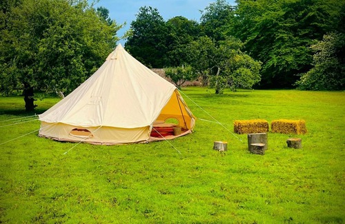 Gilmerton Alquiler De RV | Spacious Bell Tent Nestled in Our Orchard Field at Edinburgh Festival Glamping!