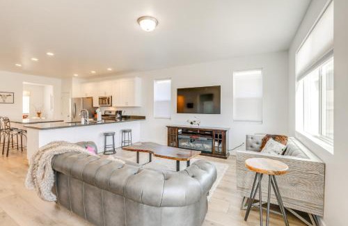 Bellemont Casa | Spacious Bellemont Cabin with Jacuzzi and Mtn View!