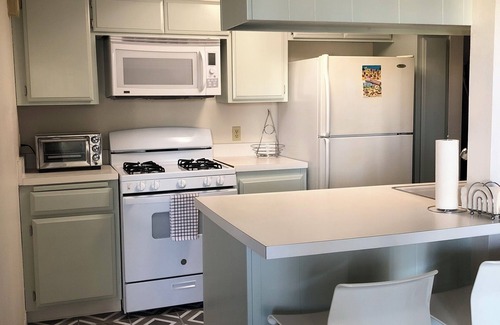 Deepwell Estates Condominio | Spacious Biltmore condo with private balcony