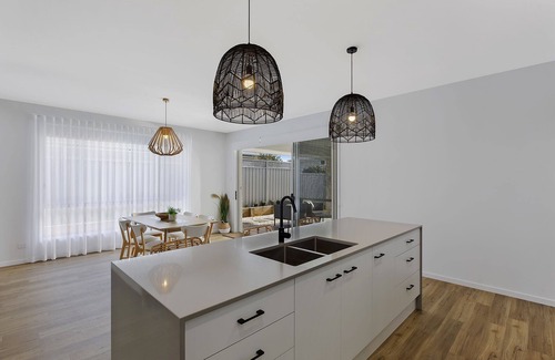 Lake Cathie Casa | Spacious brand new family home 200m from Rainbow Beach