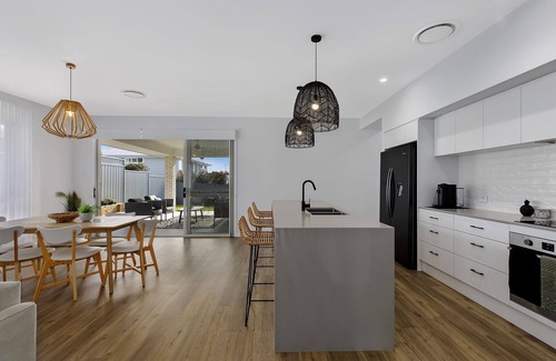Lake Cathie Casa | Spacious brand new family home 200m from Rainbow Beach