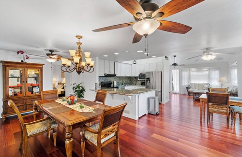 Coconut Grove Apartamento | Spacious & Breezy 3 Bedroom Home with Ko'Olau Views and a Pool