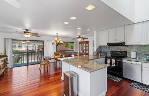 Coconut Grove Apartamento | Spacious & Breezy 3 Bedroom Home with Ko'Olau Views and a Pool