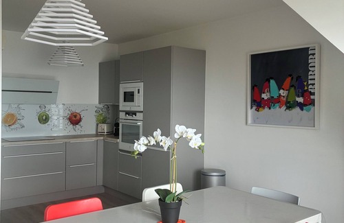 La Foret-Fouesnant Apartamento | Spacious, bright apartment facing the sea