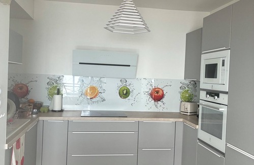 La Foret-Fouesnant Apartamento | Spacious, bright apartment facing the sea