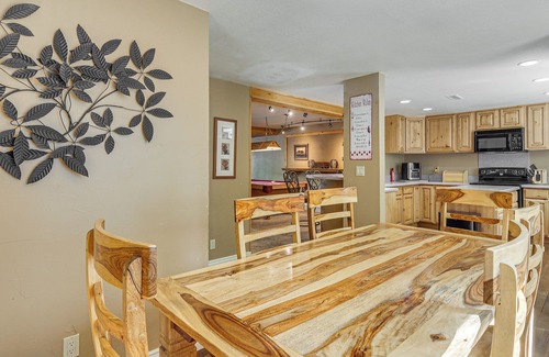 Brian Head Apartamento | Spacious Brian Head Mtn Getaway w/ Hot Tub!