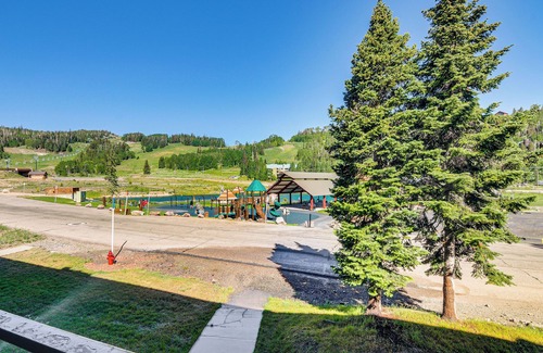 Brian Head Apartamento | Spacious Brian Head Mtn Getaway w/ Hot Tub!