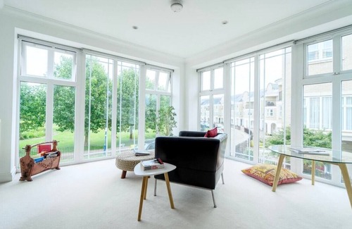 Camberley Casa | Spacious Bright and Airy Home Deepcut Surrey