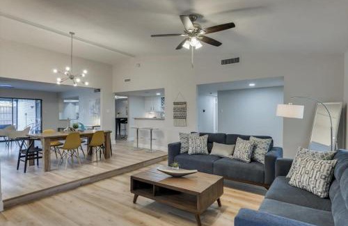 Dallas Casa | Spacious Bright and Modern Home with Pool