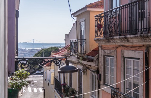 Alfama Apartamento | Spacious, Bright and Sunny Apartment, By TimeCooler
