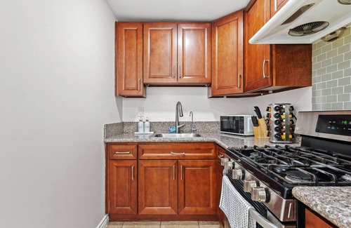 Westmont Casa | Spacious Bright Home Fully Equipped