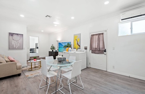 Westmont Casa | Spacious Bright Home Fully Equipped