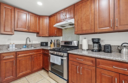 Westmont Casa | Spacious Bright Home Fully Equipped