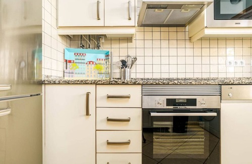 Guia Apartamento | Spacious & Bright T3 in Guia with shared Pool
