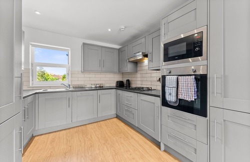 Hanham Apartamento | Spacious Bristol Apartment - Parking & WIFI