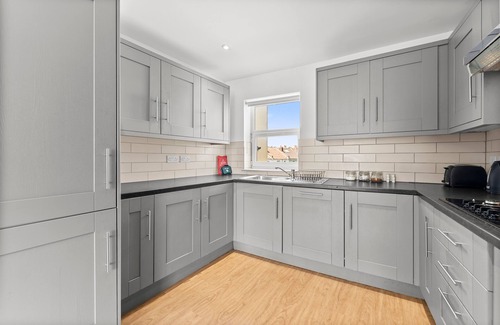 Hanham Apartamento | Spacious Bristol Apartment - Parking & WIFI