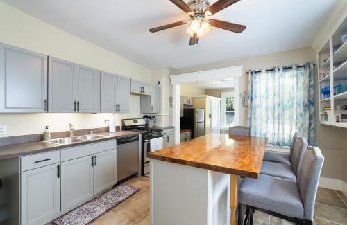 Ashfield Casa | Spacious Broadway Home Downtown Western Modern Charm with parking