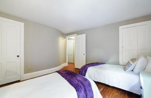 Ashfield Casa | Spacious Broadway Home Downtown Western Modern Charm with parking