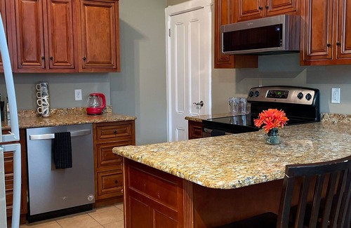 Metro Center Casa | Spacious brownstone in historic Downtown