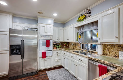 Briarcrest Estates Cabaña | Spacious Bryan Vacation Rental w/ Pool & Patio!