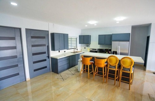 Concepción Casa | Spacious building in wonderful Heredia with fitness room. Jacuzzi pool tennis c