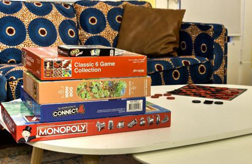 Cooper-Young Historic District Casa | Spacious Bungalow with 6 Beds, Games, and Fire Pit - Close to Beale Street, BBQ, Graceland, & Liberty Bowl