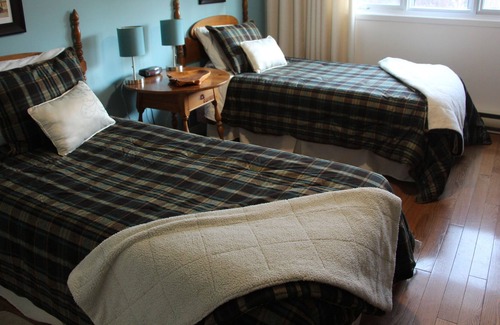 Saint-Emile-de-Suffolk Cabaña | Spacious but comfy cottage on a bay with beautiful views.